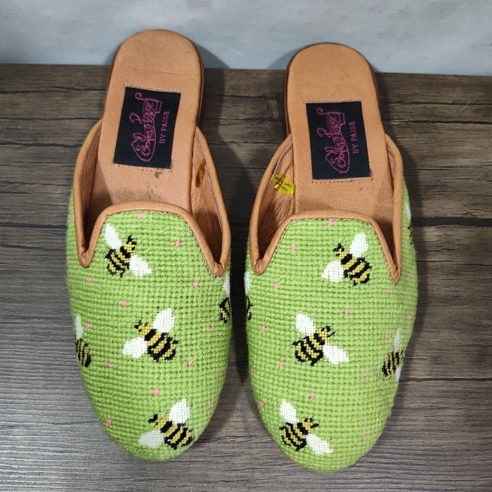 By Paige Needlepoint Shoes Bees on Lime  Womens Size XXS Slip On Flat
